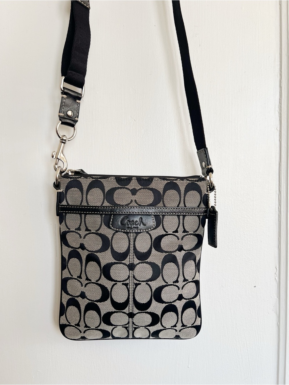 COACH • vintage Y2K Penelope Signature Swingpack crossbody purse bag black grey